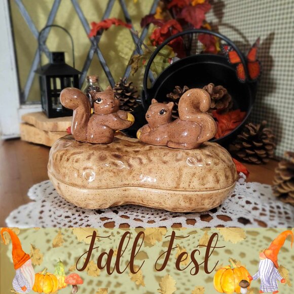 🍂 20% OFF - Vintage Peanut Shaped Lidded Bowl with Squirrels - Ceramic Pottery - Picture 1 of 9